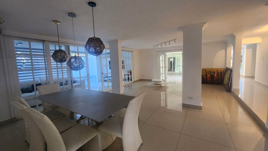 Venta de casa en Altos del Golf