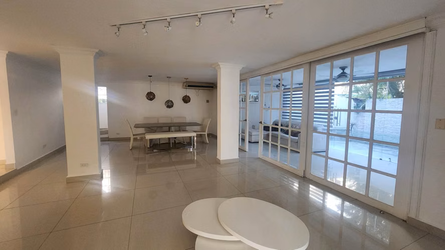 Venta de casa en Altos del Golf