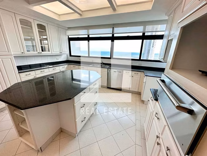 Se vende apartamento en Coco del Mar, Panamar