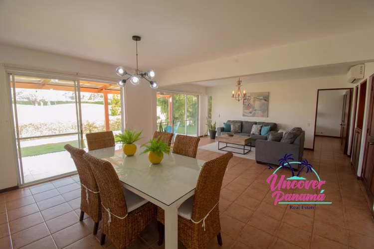 Casa adosada en venta en Costa Blanca Golf & Villas, cerca de la playa