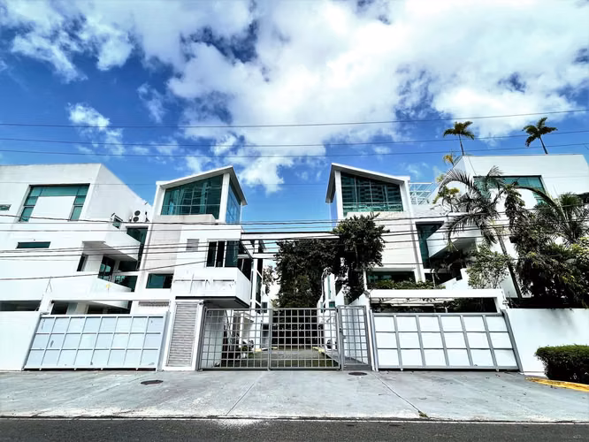 Venta de Casa Exclusiva en PH Minimal Houses, Altos del Golf 26-2404GG