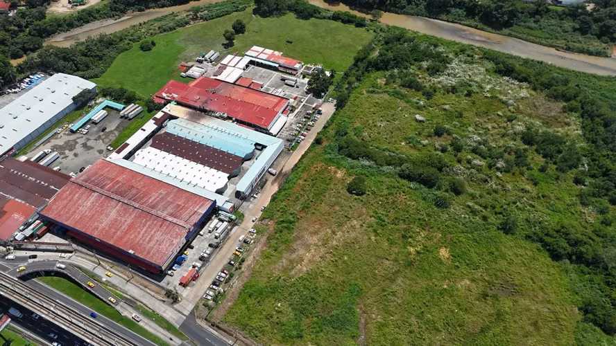 ALQUILER/ VENTA TERRENO  COMERCIAL VIA PRINCIPAL AVE. DOMINGO DIAZ. - Imagen 4