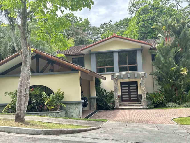 Sale of house in Camino de Cruces