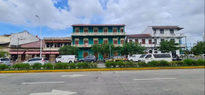 Venta de terreno con edificacion - Imagen 3