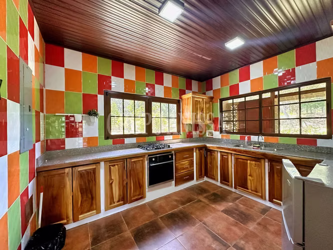Se Vende Moderna Casa con Vistas y Piscina En Altos del Maria