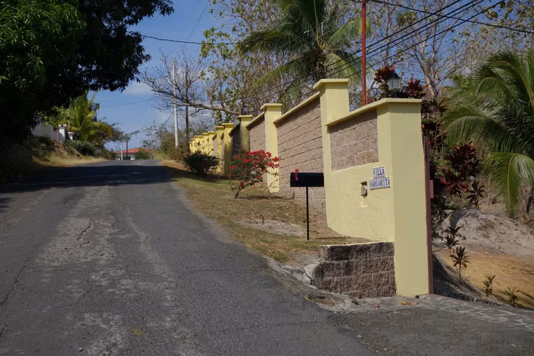 SE VENDE CASA VISTA AL MAR PLAYA CORONA, SAN CARLOS, NEGOCIABLE
