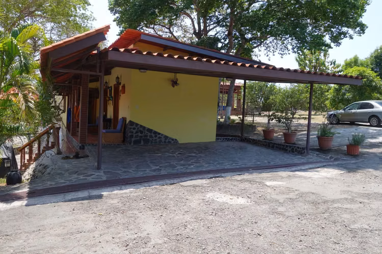 SE VENDE CASA VISTA AL MAR PLAYA CORONA, SAN CARLOS, NEGOCIABLE