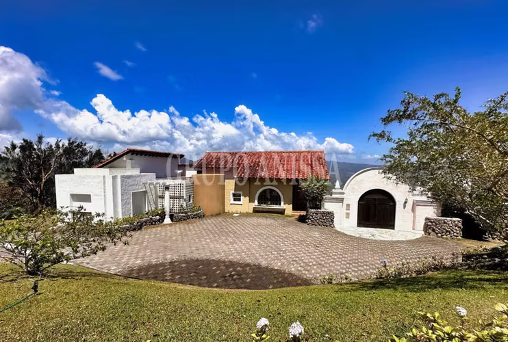 Impressive House with Views and Pool in Sorah