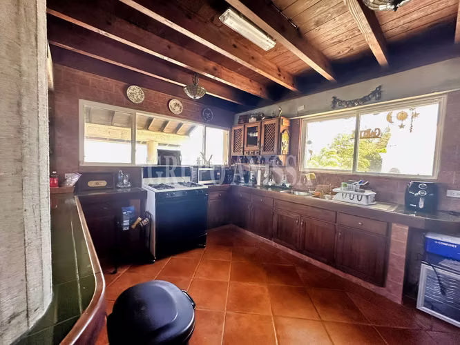 Se Vende Impresionante Casa con Vistas y Piscina en Sorá