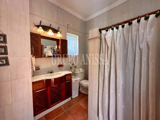 Se Vende Impresionante Casa con Vistas y Piscina en Sorá