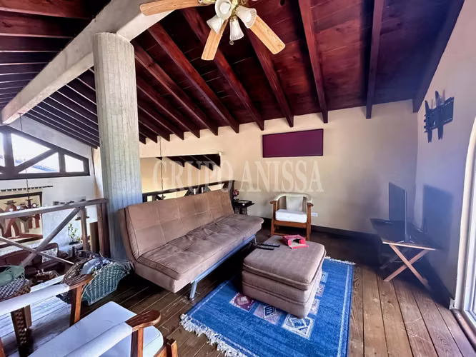 Se Vende Impresionante Casa con Vistas y Piscina en Sorá