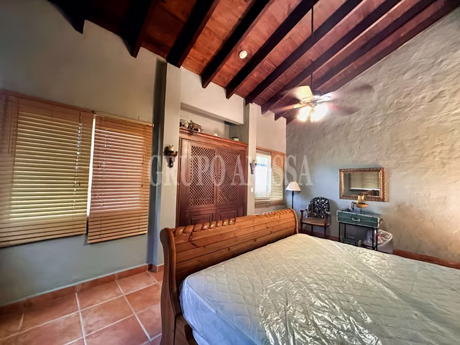Se Vende Impresionante Casa con Vistas y Piscina en Sorá