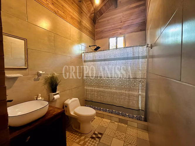 Se Vende Moderna e Impresionante Casa en Altos del Maria