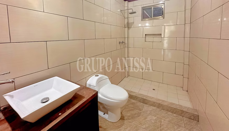 Se Vende Moderna e Impresionante Casa en Altos del Maria