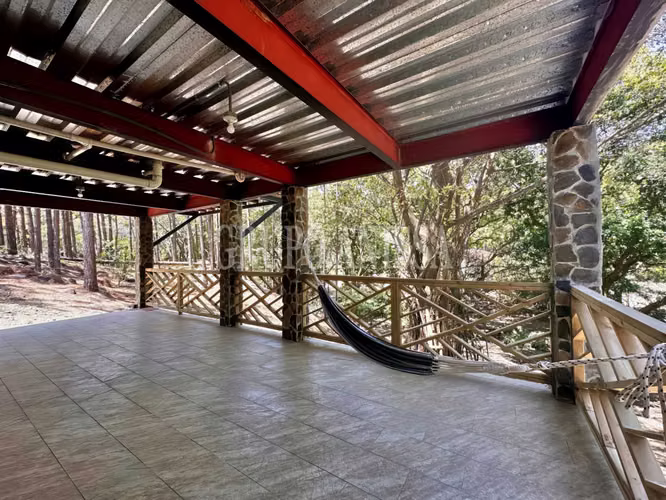 Se Vende Moderna e Impresionante Casa en Altos del Maria