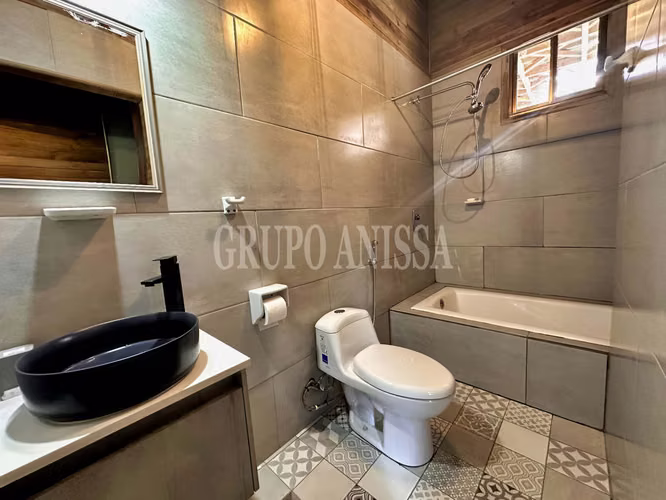 Se Vende Moderna e Impresionante Casa en Altos del Maria