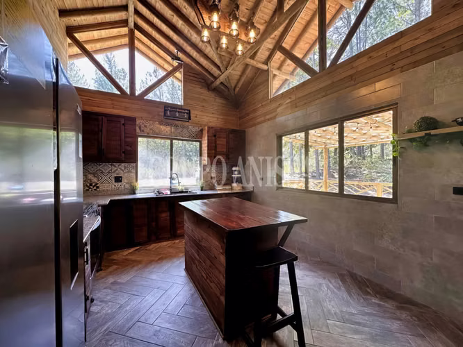 Se Vende Moderna e Impresionante Casa en Altos del Maria