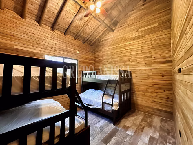 Se Vende Moderna e Impresionante Casa en Altos del Maria