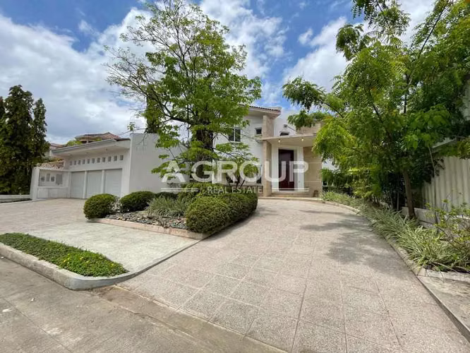 Residencial Balmoral - Se Vende Lujosa Mansion