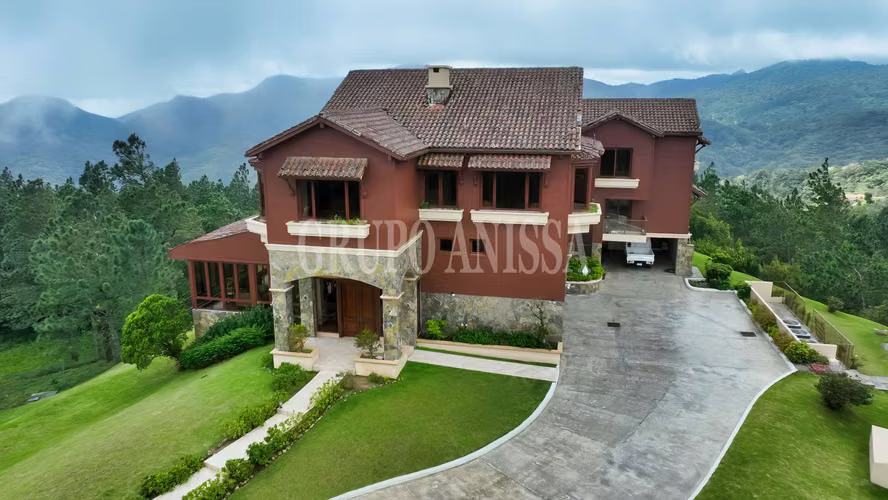 Oportunidad! Se Vende la más Bella Casa de Altos del Maria