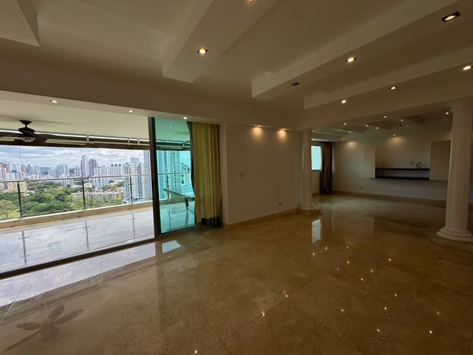 Venta de apartamento en Altos del Golf