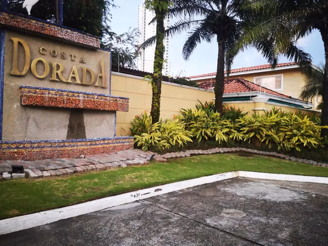Venta de Casa con 366 m2 en PH Costa Dorada, Costa del Este 26-6634GG