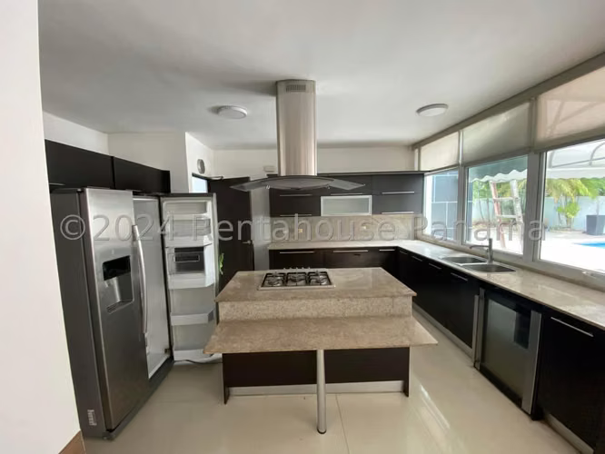 Venta de Casa Modelo Vetro en PH Costa Esmeralda, Costa Sur 24-8834GG