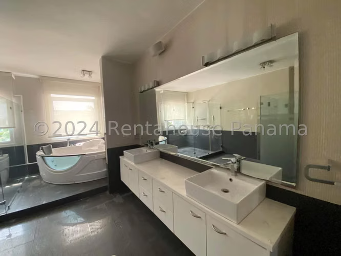 Venta de Casa Modelo Vetro en PH Costa Esmeralda, Costa Sur 24-8834GG