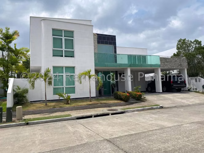 Venta de Casa Modelo Vetro en PH Costa Esmeralda, Costa Sur 24-8834GG