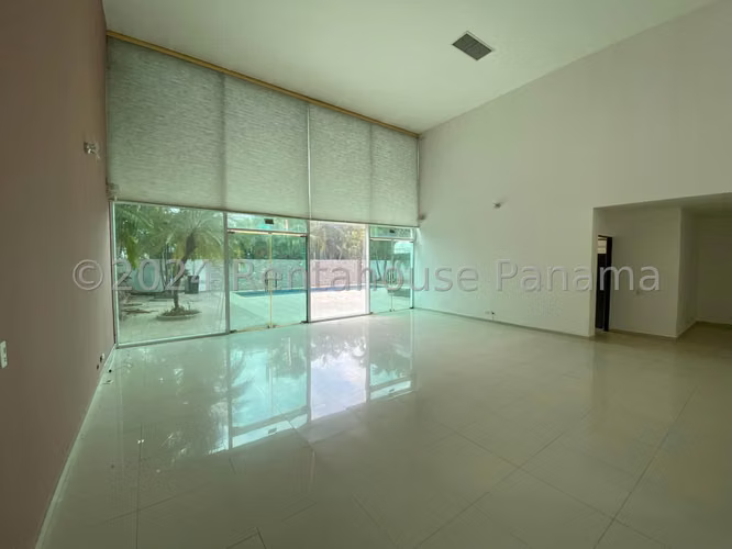 Venta de Casa Modelo Vetro en PH Costa Esmeralda, Costa Sur 24-8834GG