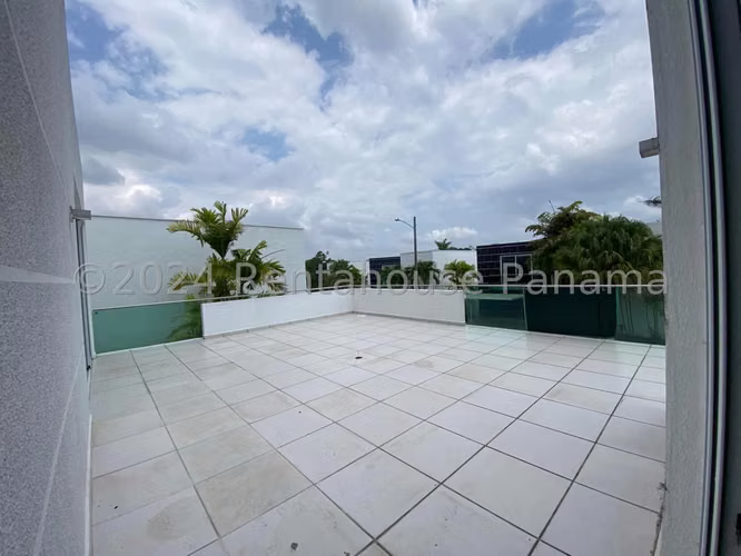 Venta de Casa Modelo Vetro en PH Costa Esmeralda, Costa Sur 24-8834GG