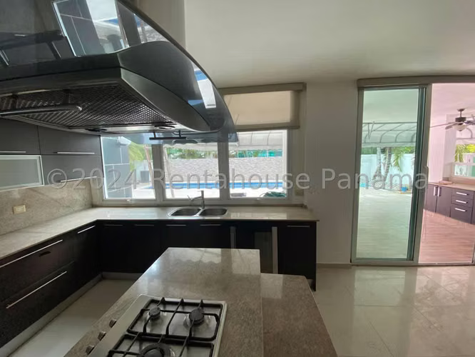 Venta de Casa Modelo Vetro en PH Costa Esmeralda, Costa Sur 24-8834GG