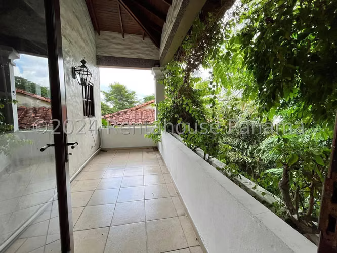Venta de Casa Exclusiva en Coco del Mar 25-6122GG