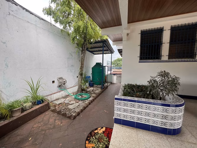 Amplia Casa en Venta en Hato Pintado