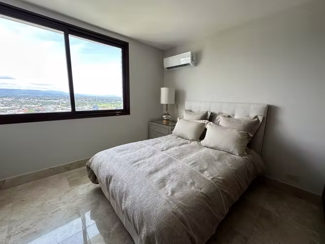 PARA ESTRENAR — PH The Colonial | 190 m² | Piso alto | Vista abierta | 3 parking | $579,800