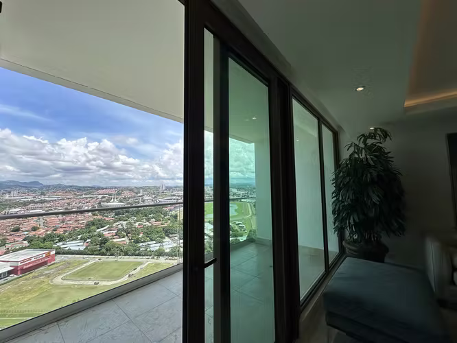 PARA ESTRENAR — PH The Colonial | 190 m² | Piso alto | Vista abierta | 3 parking | $579,800