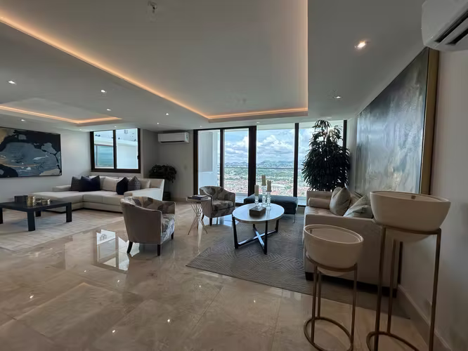 PARA ESTRENAR — PH The Colonial | 190 m² | Piso alto | Vista abierta | 3 parking | $579,800