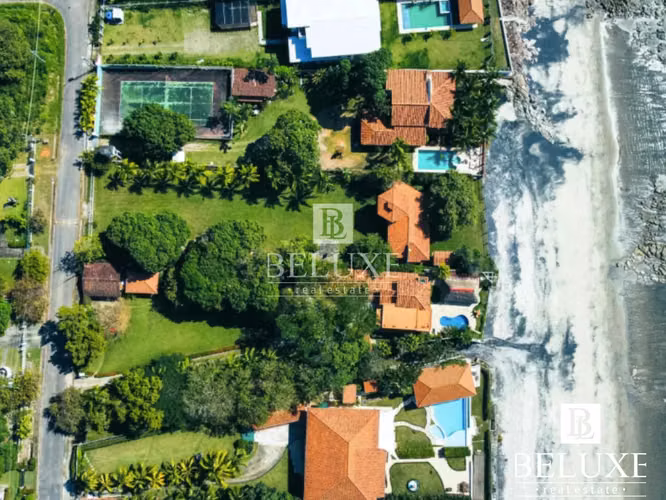 VENDO CASA DE PLAYA CON PISCINA FRENTE AL MAR EN CORONADO (6)
