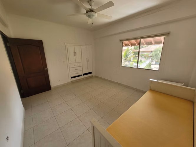 VENTA HERMOSA Y ESPACIOSA CASA EN ALBROOK