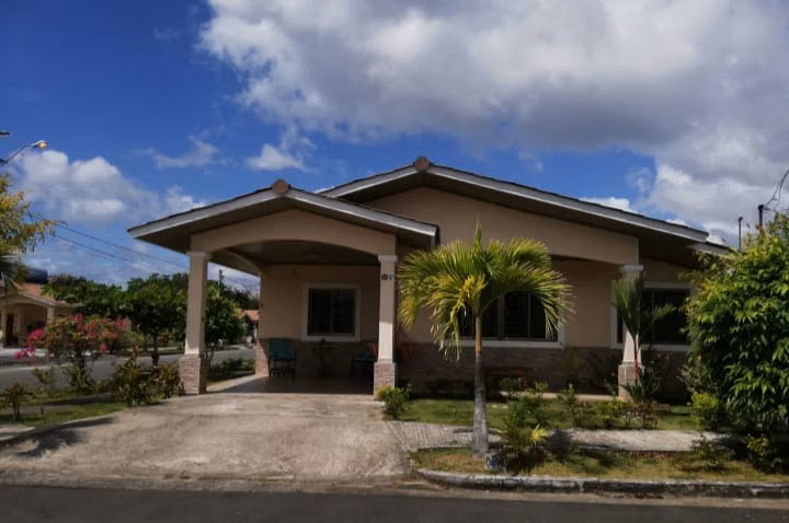 VENTA  HERMOSA CASA EN PENONOME