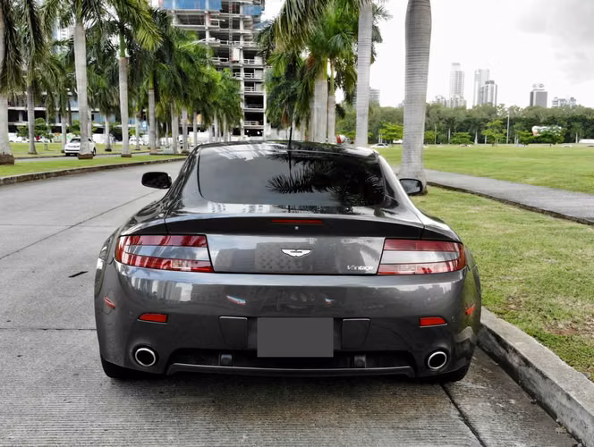 Aston Martin V8 Vantage