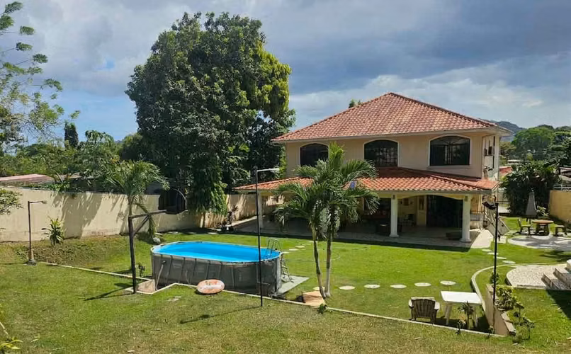 HERMOSA CASA DE 2 NIVELES, CON EXCELENTE UBICACIÓN EN VILLA ZAITA.