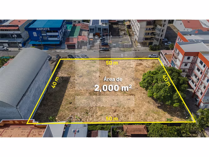 Se vende Terreno en Parque Lefevre de 2,000m2