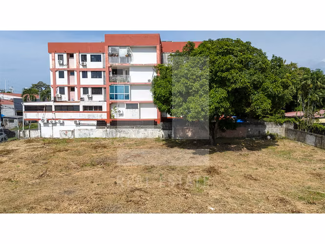 Se vende Terreno en Parque Lefevre de 2,000m2