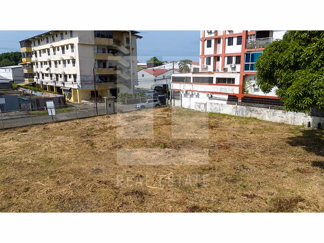 Se vende Terreno en Parque Lefevre de 2,000m2