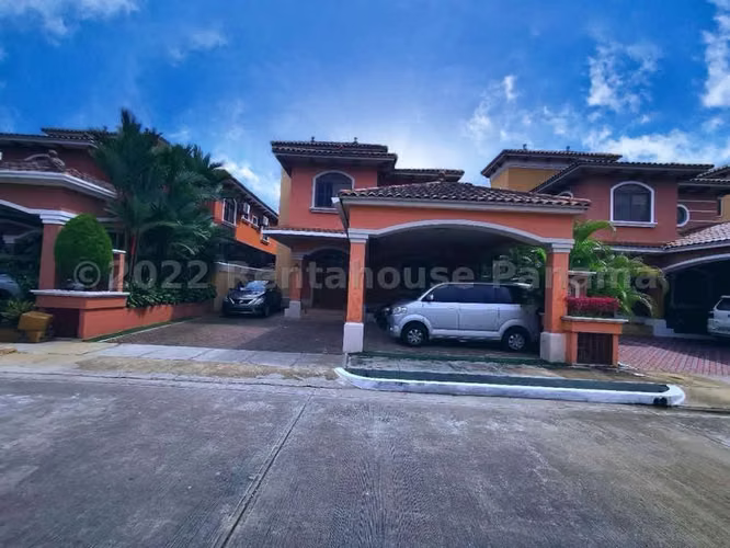 Venta de Casa Modelo Miranda en El Doral, Costa Sur 26-1287GG