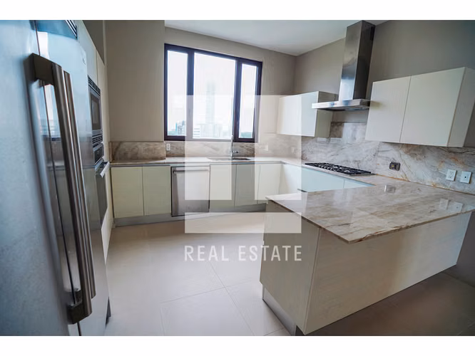 Se vende apartamento en Santa Maria Court East