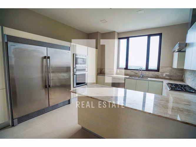 Se vende apartamento en Santa Maria Court East
