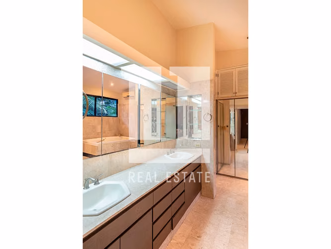 Se vende casa en Obarrio de 3 plantas - Imagen 17