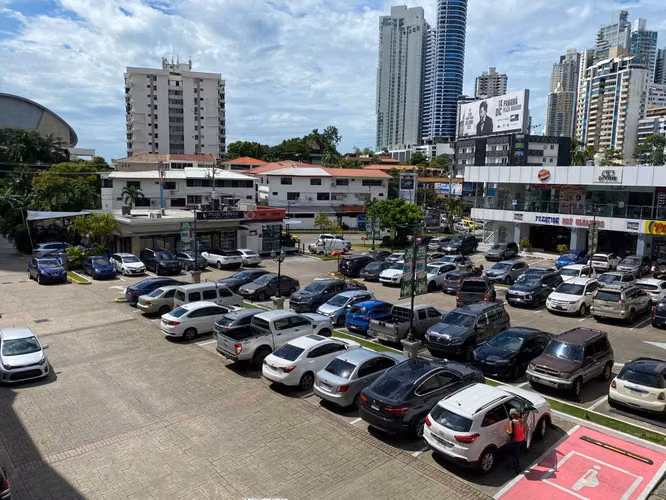 Céntrico Local en Punta Pacífica